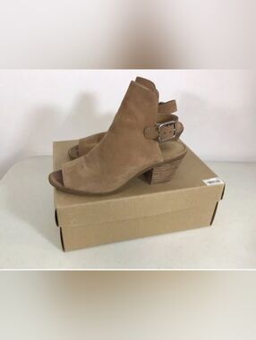 Lucky Brand Open-Toe Tan Embossed Nubuck Block Heel Sandals with Buckle Strap